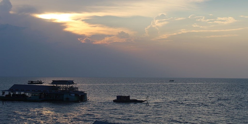 An image of a boat ride on Tonle Sap Lake, one of the things to do in Cambodia in March.