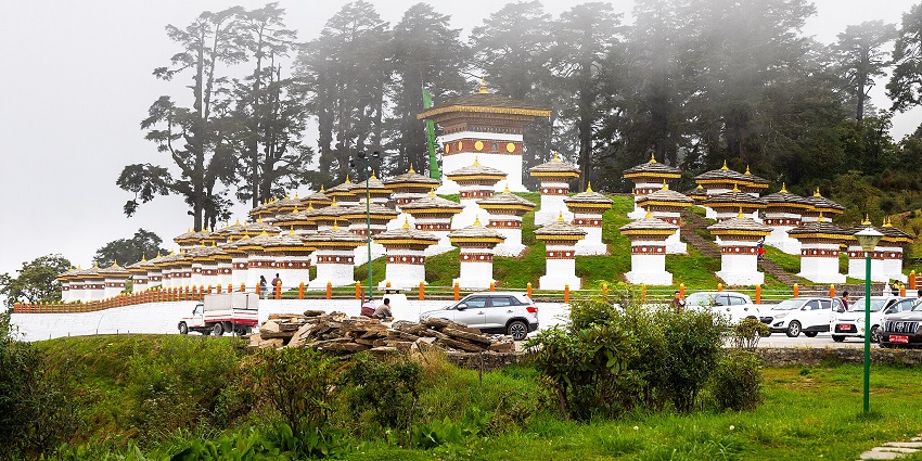 An image of Dochula Pass between Thimphu and Punakha, one of the things to see in Bhutan