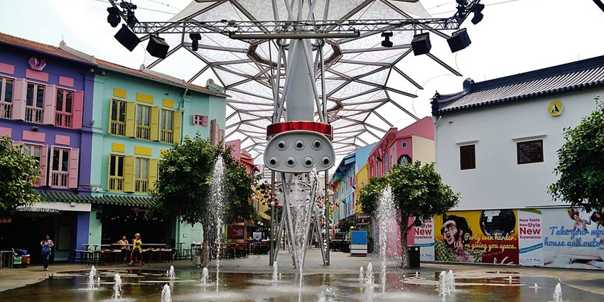 Romantic walkway at clarke quay singapore.