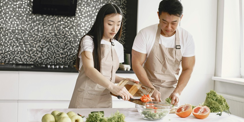 An image of a couple cooking Vietnamese dishes together during a sunset class.