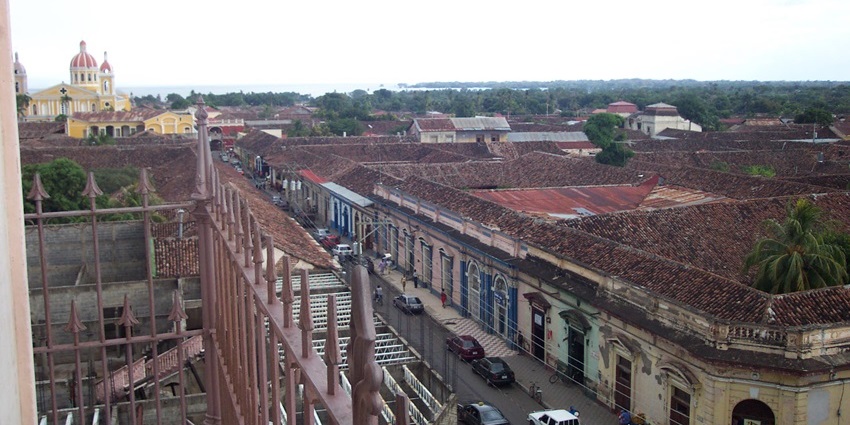 Aerial view of Granada showcasing vibrant streets and colonial architecture, highlighting things to do in Nicaragua.