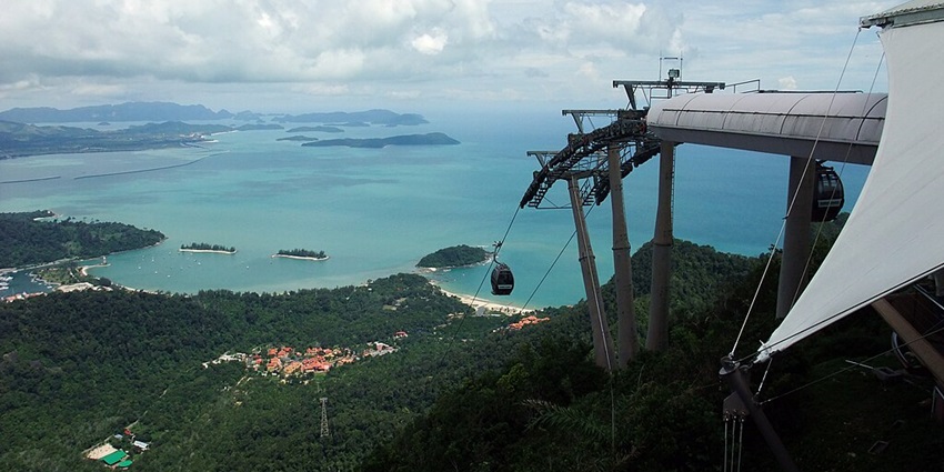 A stunning view of the landscape from the cable car near the 3D Art Museum