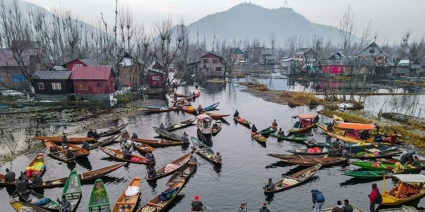 Vibrant boats at Tha Kha in Thailand selling fresh fruits and local Thai delicacies.