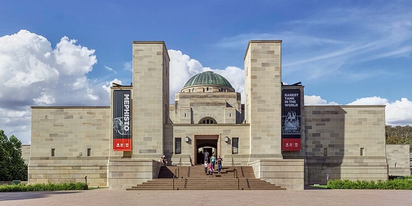 A historical war exhibit featuring artillery weapons at the Australian War Memorial.