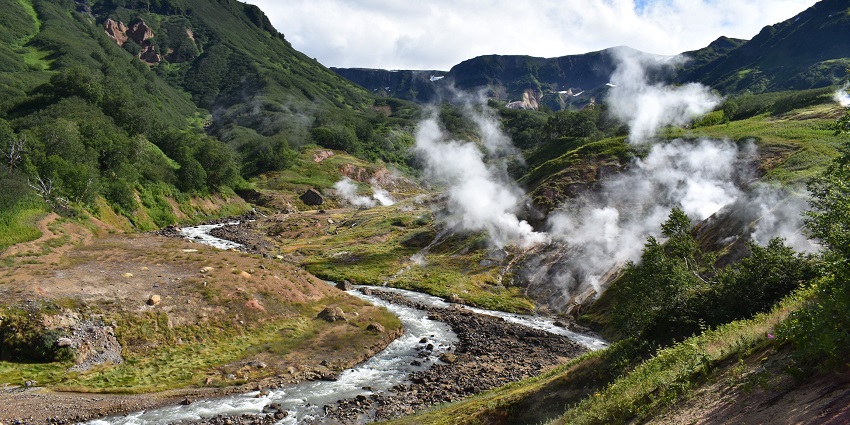 The geyser of the valley is located in Himachal Pradesh and has a beautiful landscape.