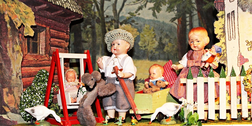 An image showing a puppet show with dolls, similar to The Golden Dragon Water Puppet Theater.