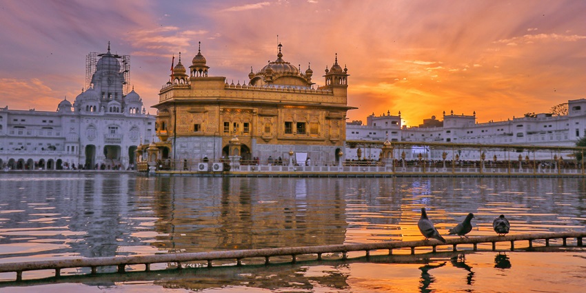 Beautiful image of the golden hari temple in city of Amritsar in Punjab