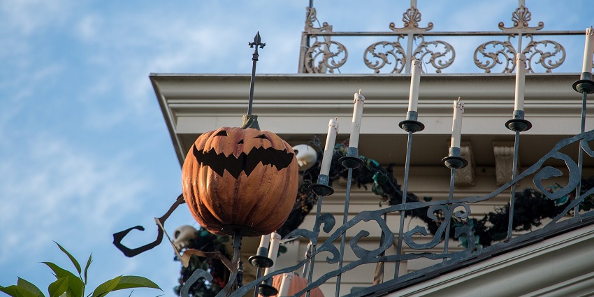 A haunted mansion to explore with family and friends for a memorable trip this year