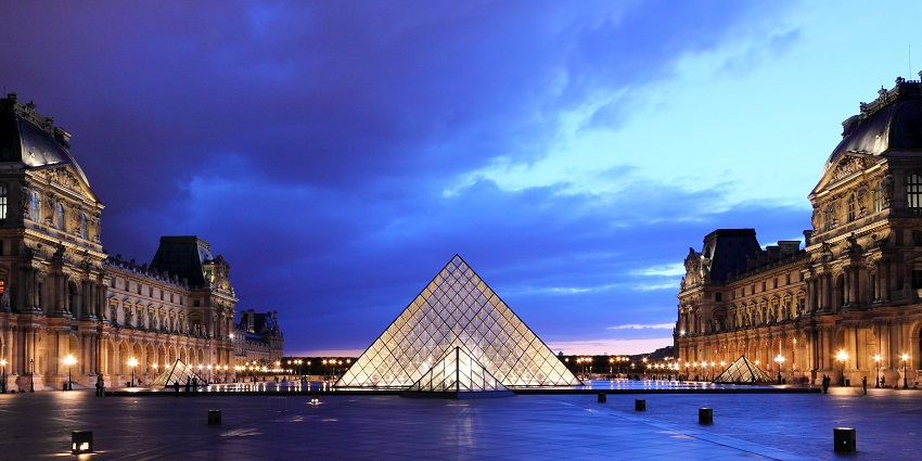 Experience the beauty of the Louvre, France at dusk through a virtual museum tour