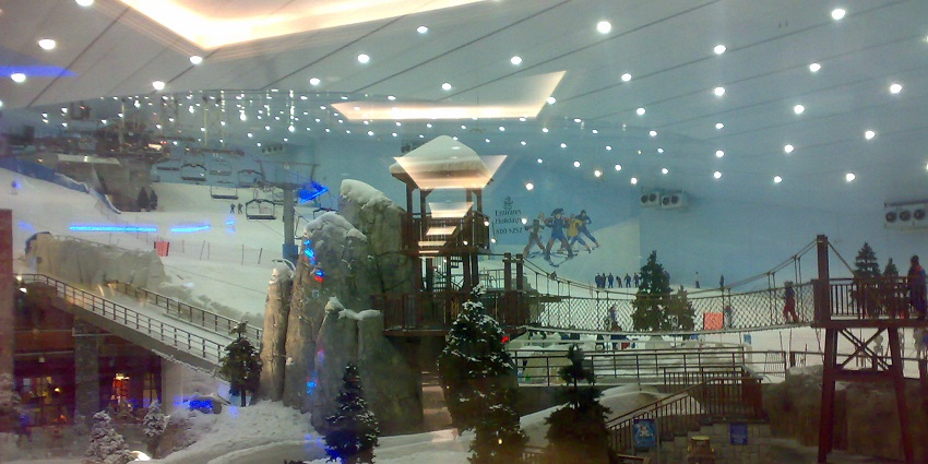 Indoor ski resort at Ski Dubai featuring snowy slopes, chairlifts, and winter activities.