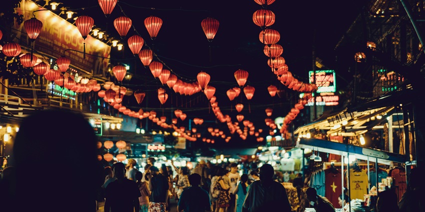 Market with a variety of food, fashion, and accessories is a place for street shopping in Pattaya