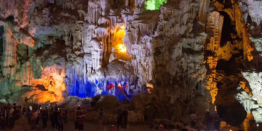An image showing Thien Cung Cave, a popular spot included in Halong Bay cave tours.