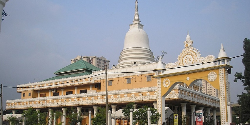 Thiruchendur Murugan Temple is one of the ideal places to visit in Batticaloa for spirituality seekers