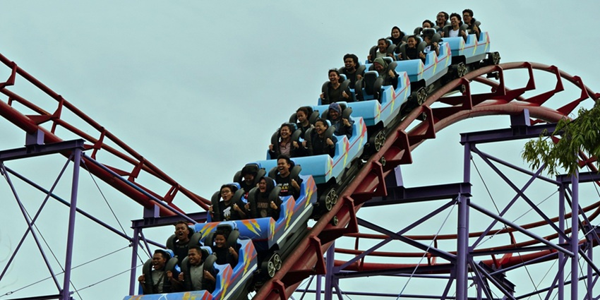 An image resembling the thrilling ride in the Imagicaa, which is one of the best theme parks in India.