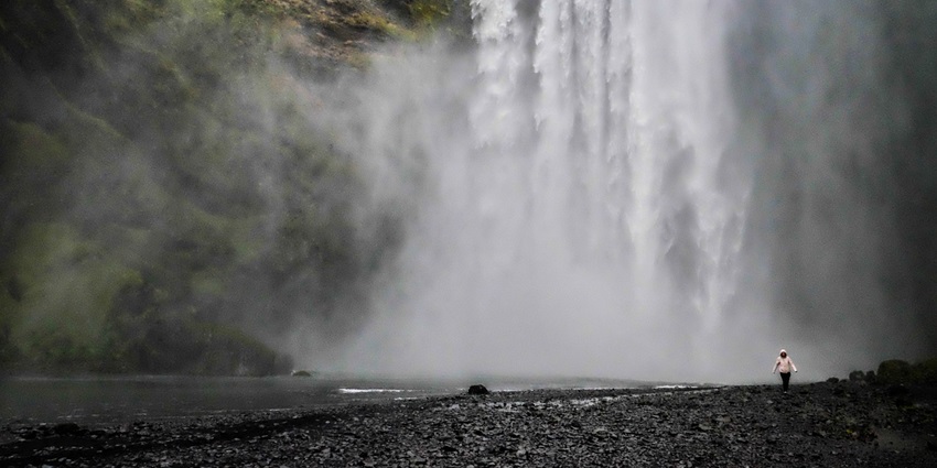 An image resembling Tindhare Waterfall in Nepal, one of the waterfalls in the Himalayas.