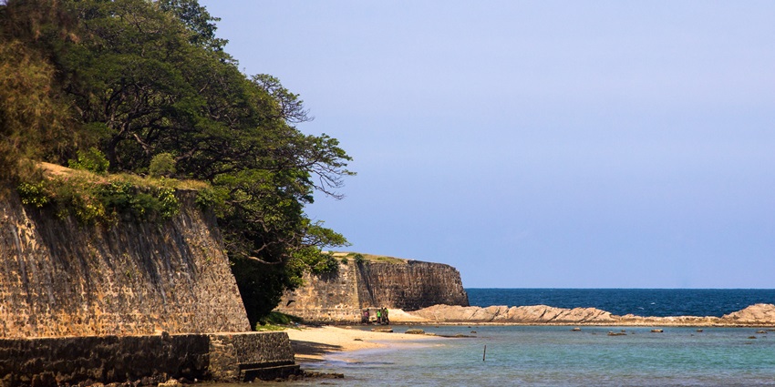Panorma of Fort Frederick, surrounded by natural beauty.
