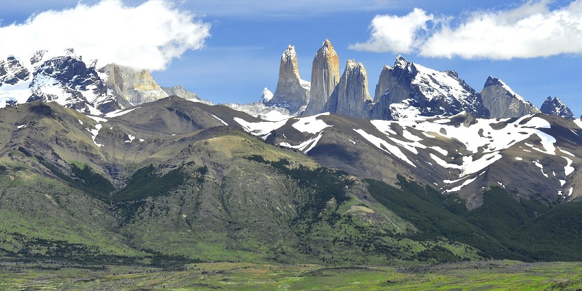 image of Torres del Paine and Laguna Azul, highlighting the mountain and water landscape