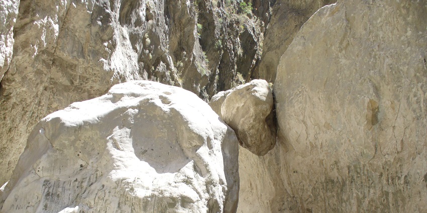 An image of Saklıkent Canyon in Turkey, featuring towering cliffs and a rushing river, showcasing Things To Do in Fethiye.