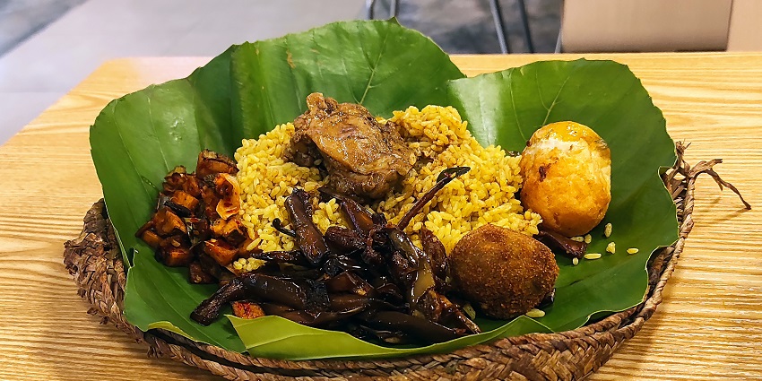 Enjoy a plethora of traditional Sri Lankan cuisine during your exploration of Batticaloa