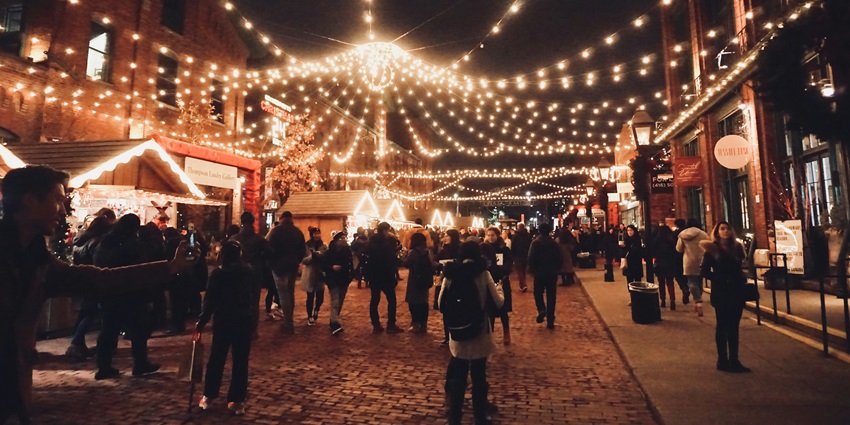 Vibrant ambience Palau Night Market, shopping is one of the must things to do on Palau island
