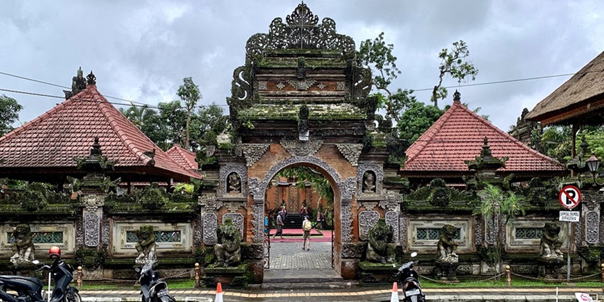 Ubud Palace showcases Balinese architecture, traditional courtyards, and vibrant culture.
