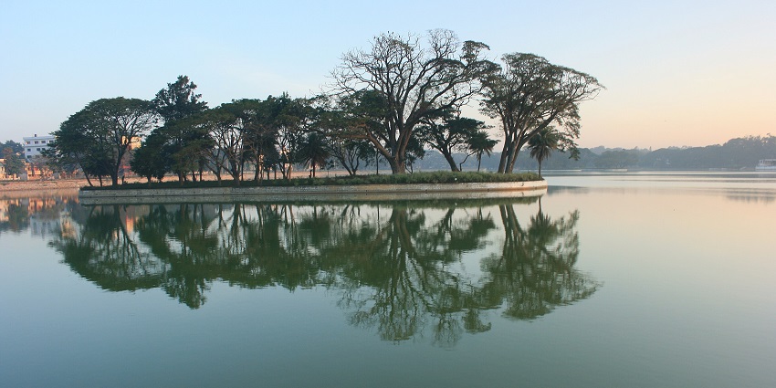 A bird's eye view of Ulsoor Lake, which is among the biggest lakes of Bangalore, with scenic surroundings and a boating facility.