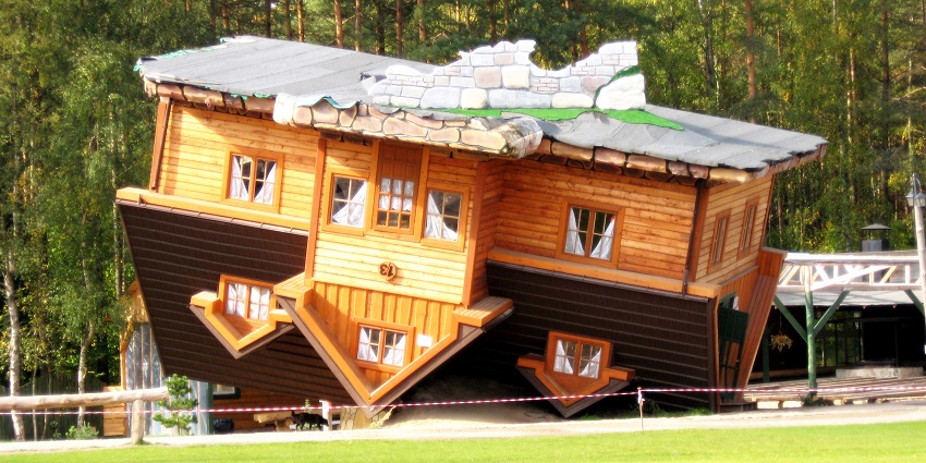 An image of the Upside Down House in Szymbark, one of the best upside-down museums in the world.