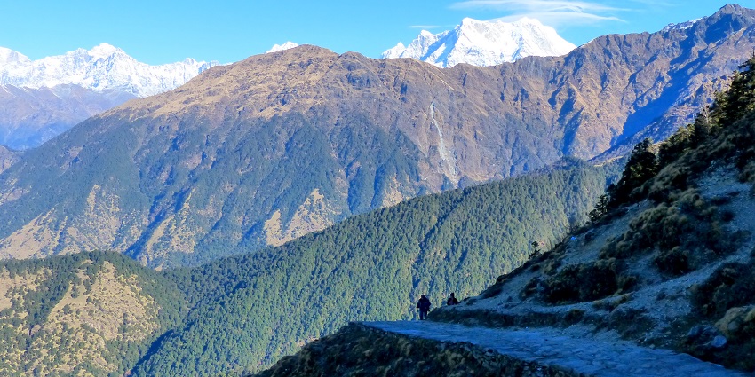 Himalayan range passing through Uttarakhand, one of the beautiful places near the Airport.
