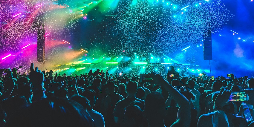 An image of VH1 Supersonic in Pune, one of the best music festivals in India, showing a large crowd.