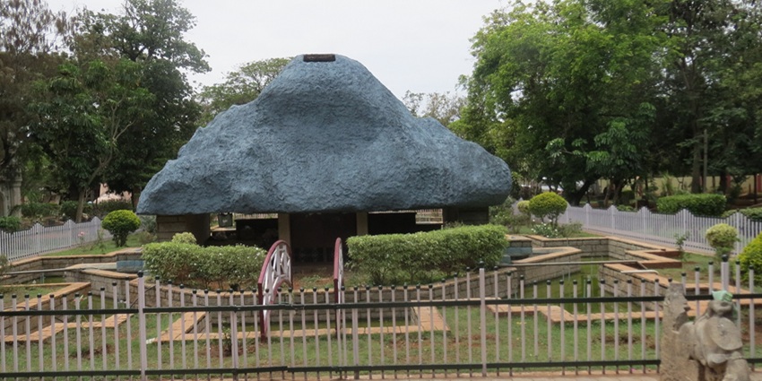 An image of a front view of a Stone Age zoo made from a rock in Voc Park.