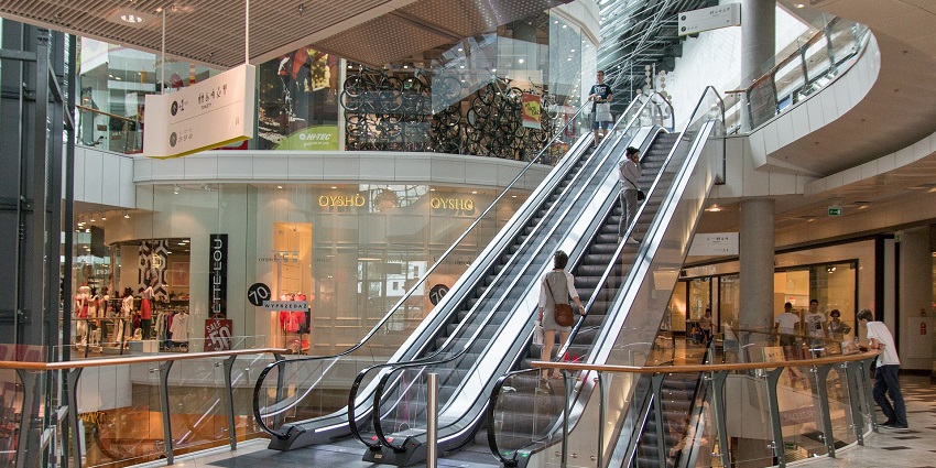 View inside the halls of VR mall, haven for all shopping and arcade lovers