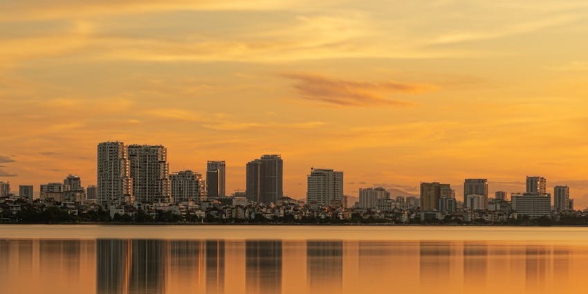 An image of Valankulam Lake at sunset, a beautiful water body among the lakes in Coimbatore.