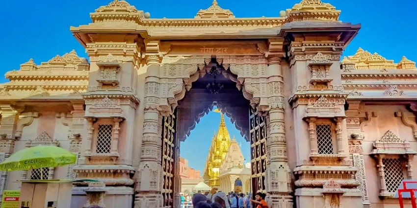 The Ganga Dwar or Gateway of the Kashi Vishwanath Temple is a scared and regal emblem to behold.