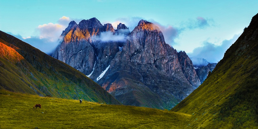 Majestic national park with breathtaking mountain landscapes and wildlife