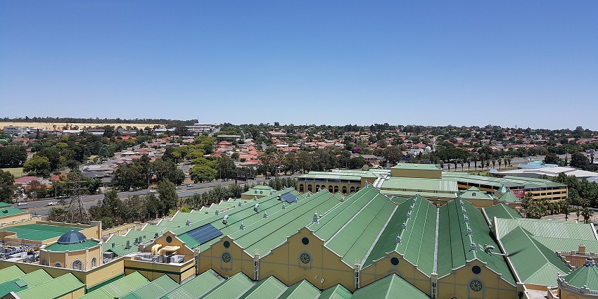 Gold Reef City with amusement park-like greenery is one of the things to do in Johannesburg.