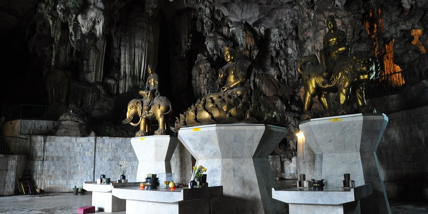 Visit Kek Lok Tong Cave Temple, a breathtaking highlight of things to do in Ipoh.