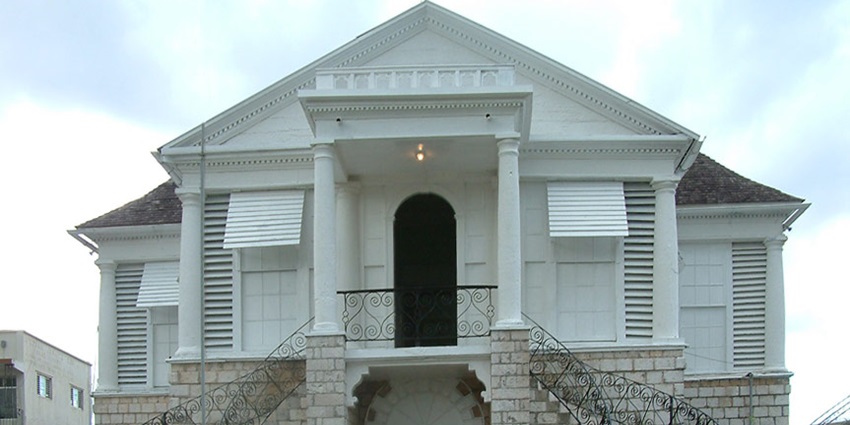 Mandeville Courthouse is one of the best places to visit for every traveller on a trip.