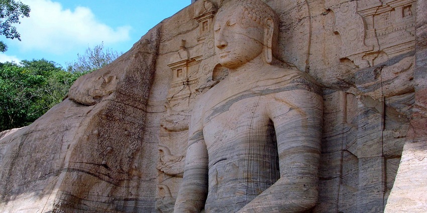 Step into history at this 2,000-year-old temple of Arugam Bay, an ancient Buddhist temple.