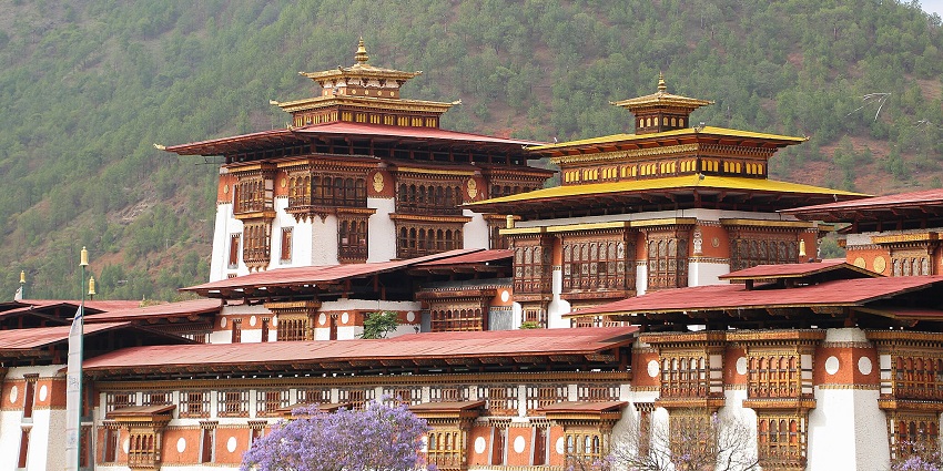 An image of the Punakha Dzong, one of the tourist attraction places to visit in Bhutan