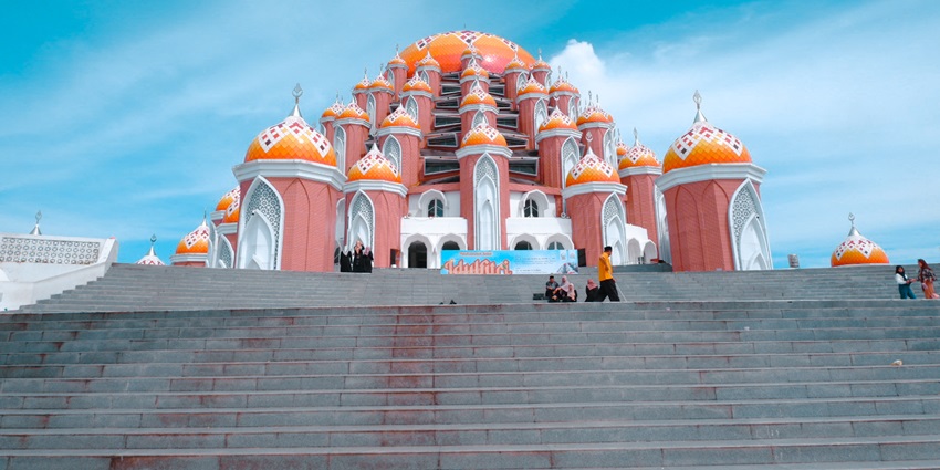A frontal view of an iconic mosque in Makassar with a staircase leading to the entrance