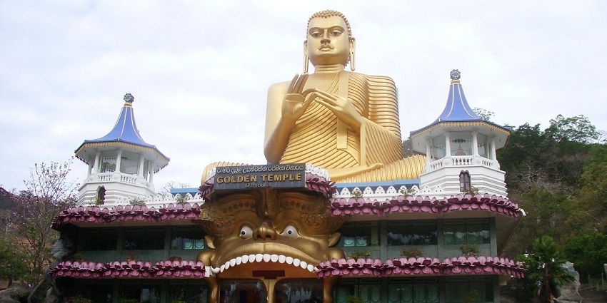 The golden Buddha statue at the Golden Temple as the most important site in Sri Lanka.