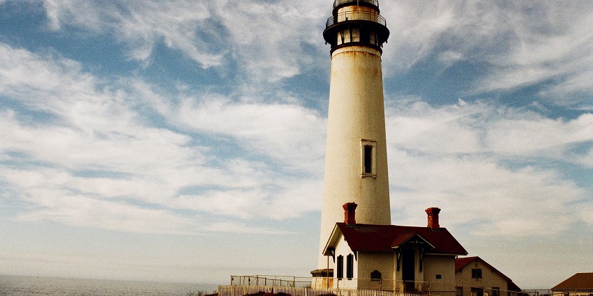 Visiting the famous Hambantota lighthouse is one of the must things to do in Hambantota