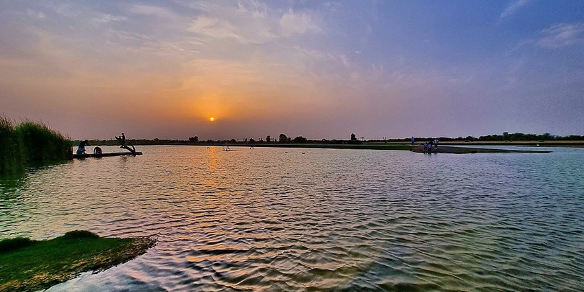 A romantic sunset at Love Lake Al Qudra, one of the best things to do in Dubai for couples