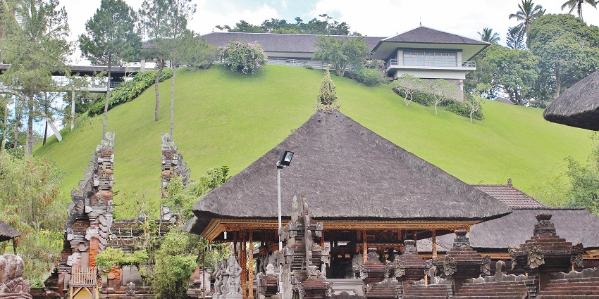 Admire the grandeur of Indonesia’s historic Tampaksiring Presidential Palace.