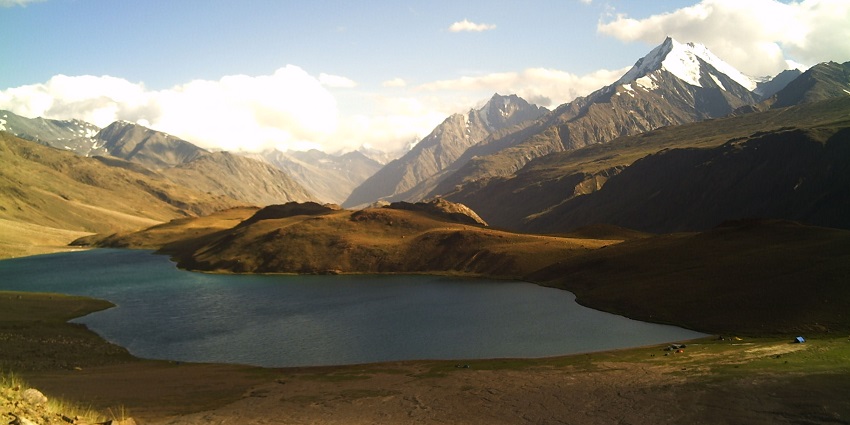Walk on the verdant banks of the shimmering blue water bodies of Himachal Pradesh.
