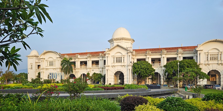 Wander through Ipoh Heritage Trail and dive into the city’s rich history.