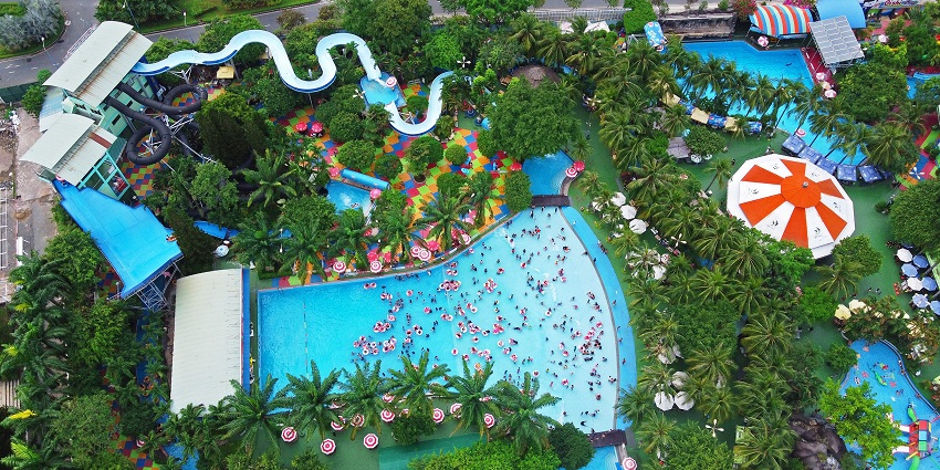 An image of Đầm Sen Park, one of the best romantic things to do in Ho Chi Minh City.