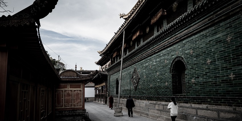 A glimpse of the Wat Asokaram, a famous buddhist temple in the region of Thailand.