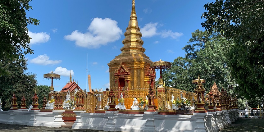 Image of the Golden Temple Chiang Mai, featuring Phra Dhatu Doi Wao at Wat Phra That Doi Wao.