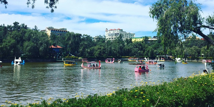 Indulge into the thrilling water activities at Pawna lake in Pune